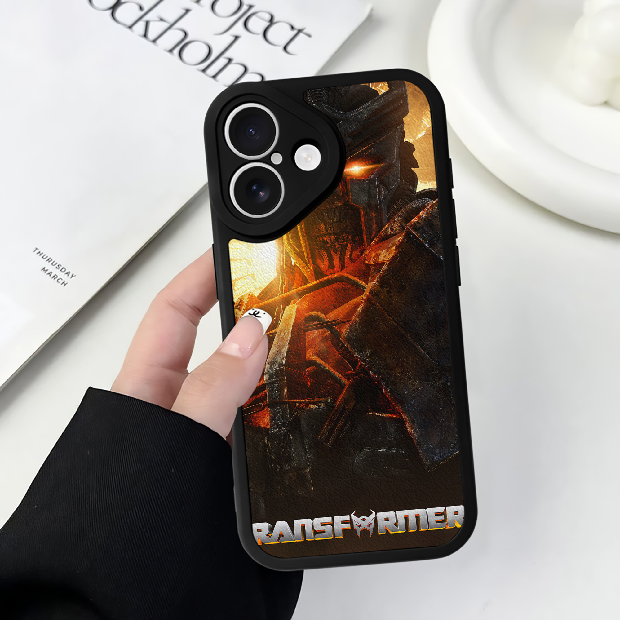 （画像用） Transformers トランスフォーマー 【iPhone 16シリーズ対応】シリコンスマホケース（レザー調） 材質：シリコン